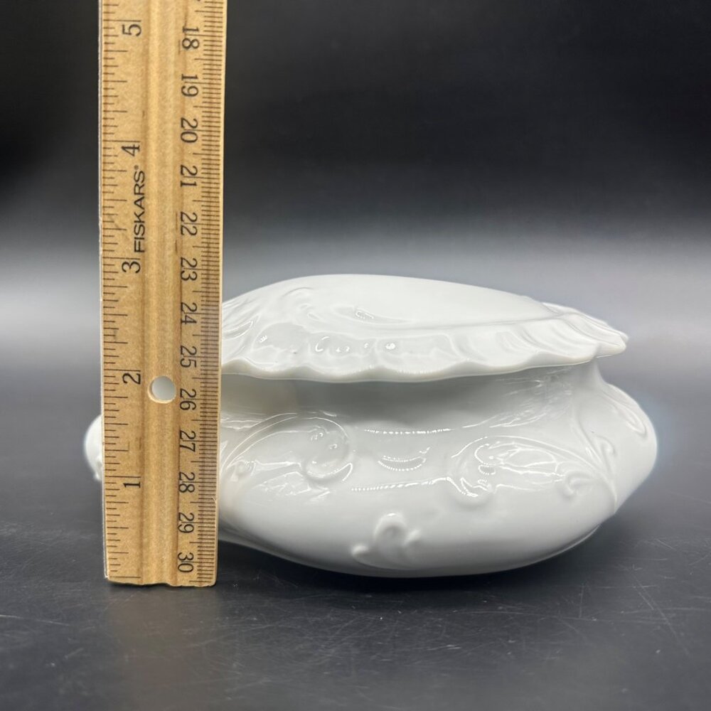 Vintage Trinket Box Ornate Floral White Porcelain Lid Victorian Style Jewelry - Picture 9 of 9